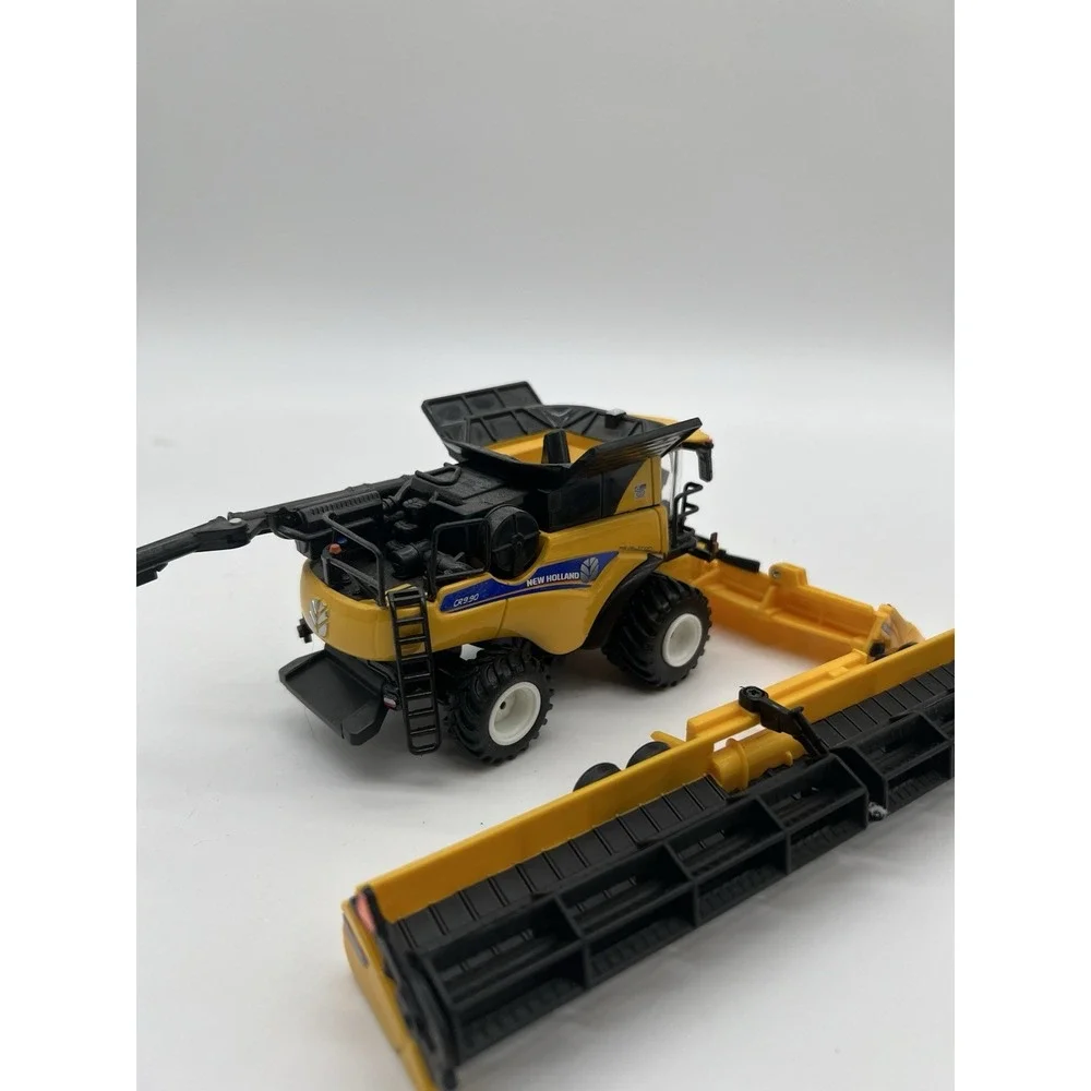ERTL 1/64New Holland‎ CR9.90 Combine with 2 Heads Prestige Collection 13973
